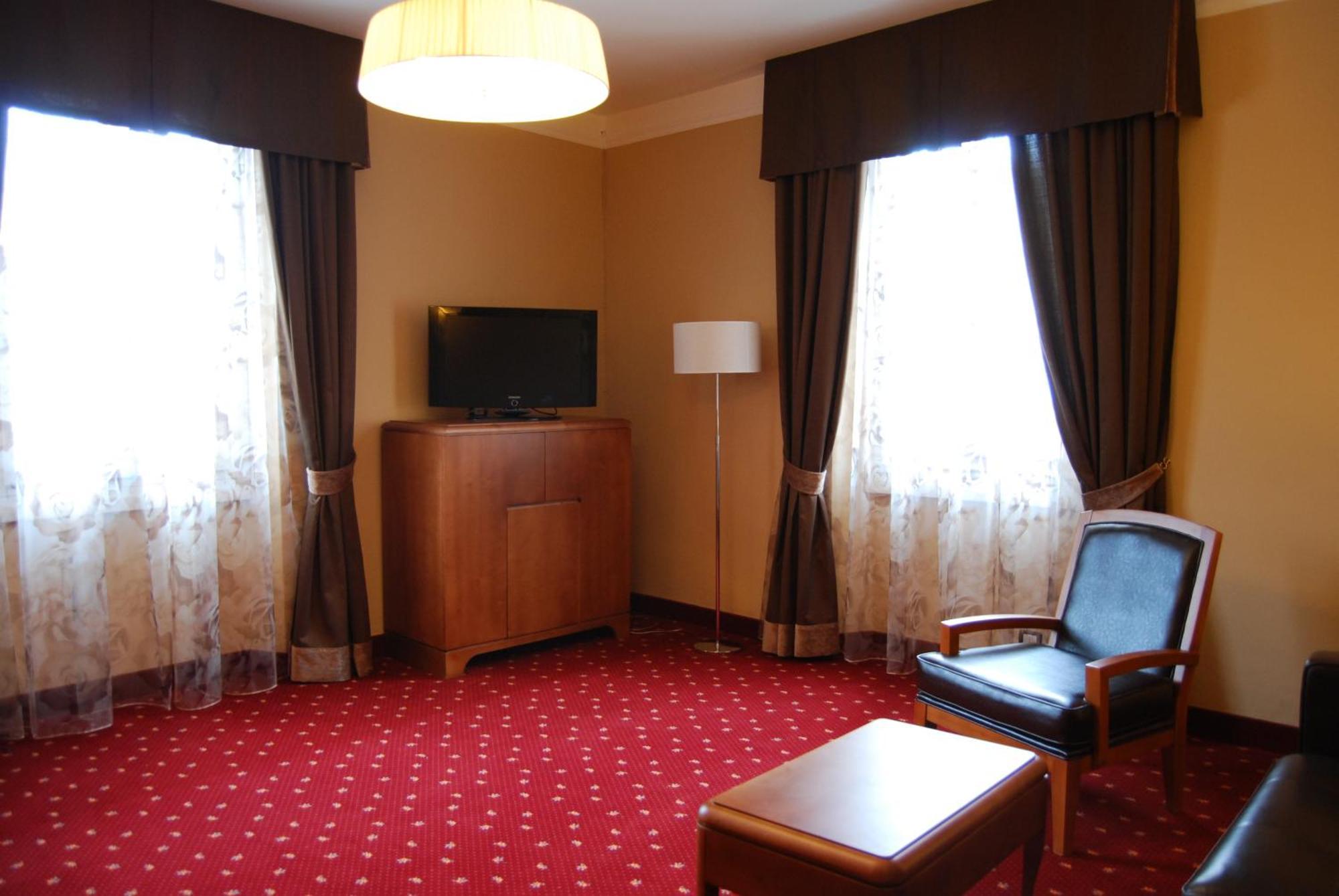 Hotel Milano Pool & Garden Salice Terme Ngoại thất bức ảnh