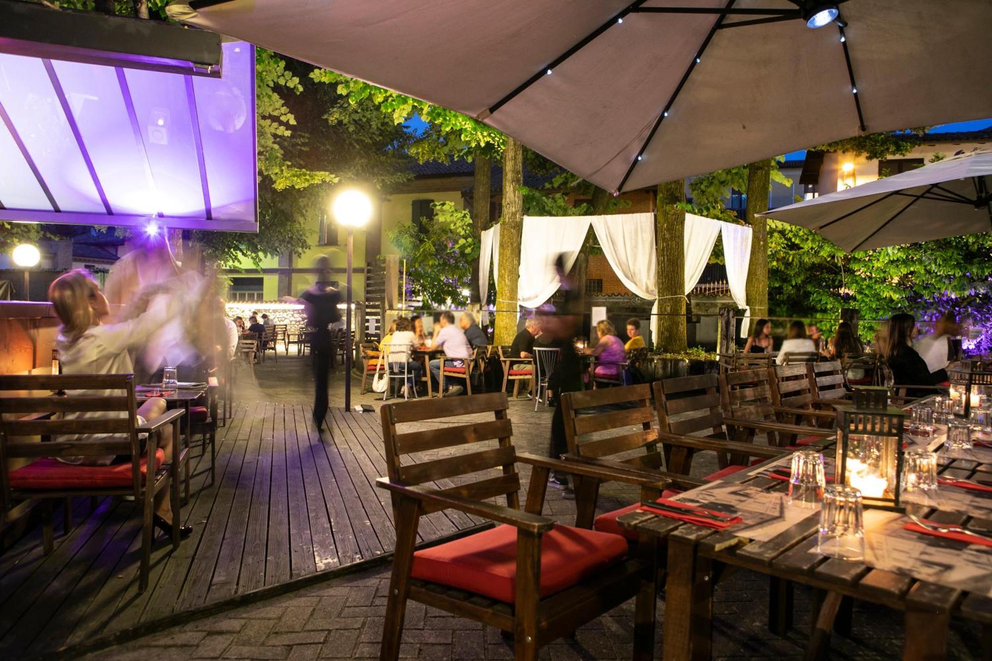 Hotel Milano Pool & Garden Salice Terme Ngoại thất bức ảnh