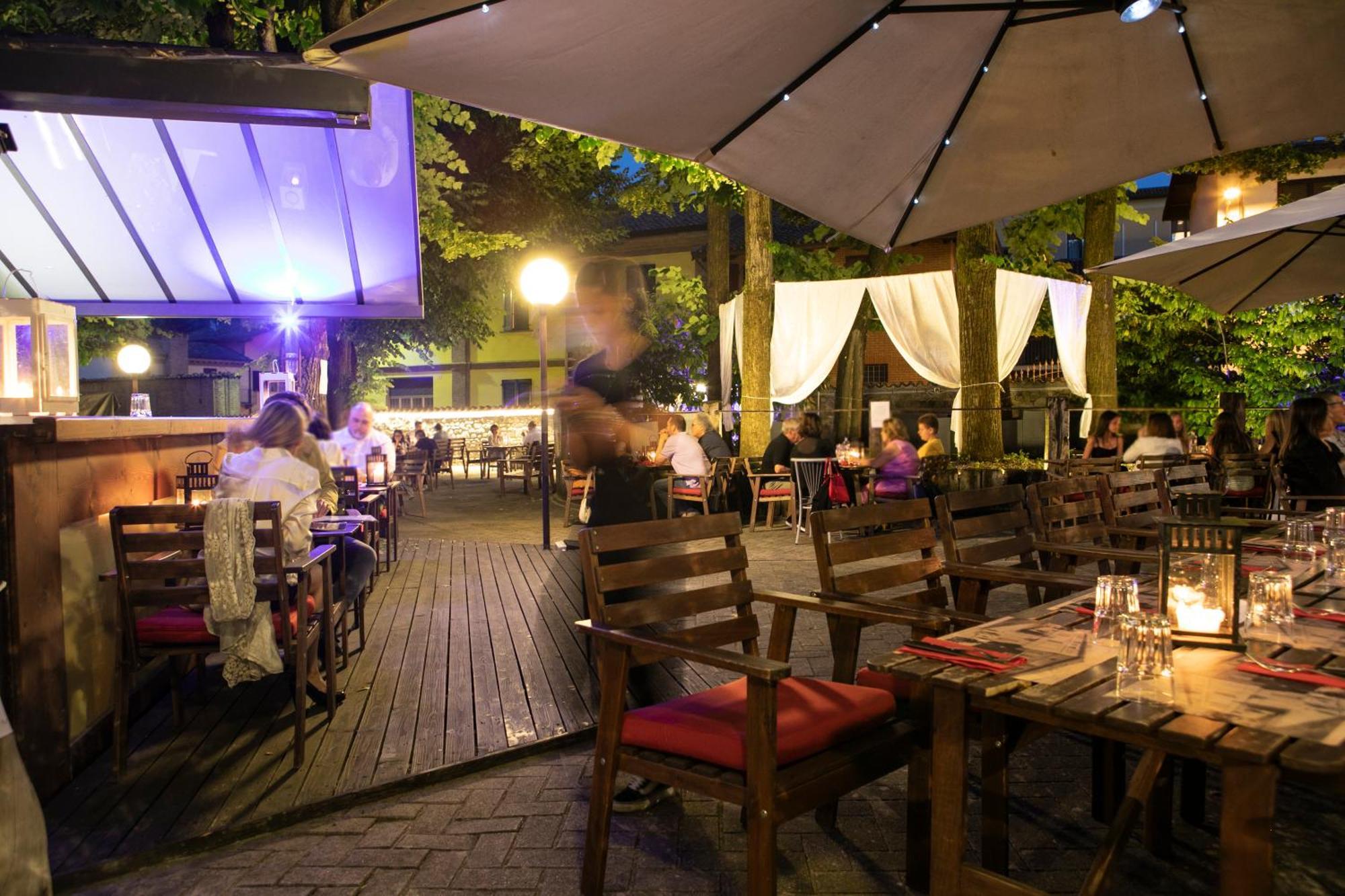 Hotel Milano Pool & Garden Salice Terme Ngoại thất bức ảnh